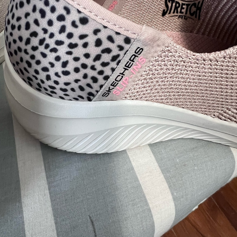 Skechers tan and leporad pattern Knit Slip-Ons - Picture 4 of 8